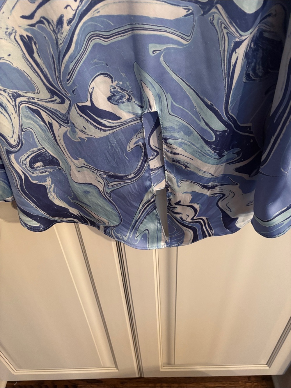 Chico's Blue Marble V-Neck Tie-Front Blouse. Chico’s size 2 ((large). - Picture 6 of 7
